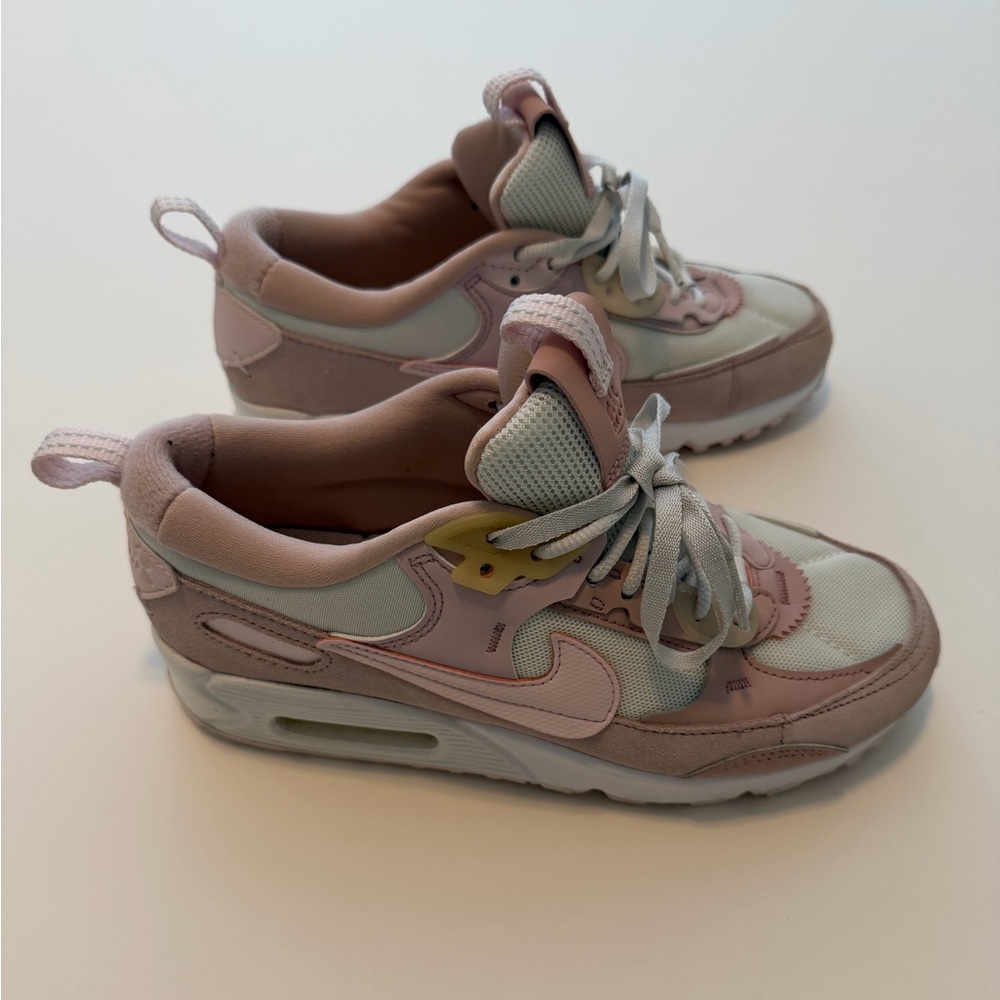 Nike Air Max Sneakers Blush Pink | Women’s Casual Athletic Shoes Size 6